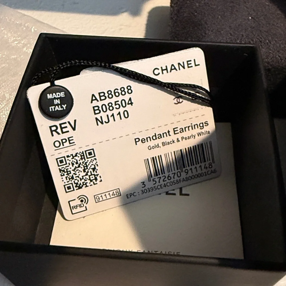 CHANEL Black and Gold Pearl-Top CC Drop Earrings - Picture 3 of 3